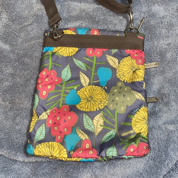 Like new LeSportSac triple zip Crossbody Bag - Picture 3 of 8